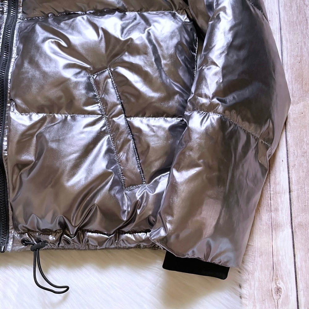 UGG Women’s Izzie Puffer Jacket Nylon In Silver Metallic - Picture 4 of 9